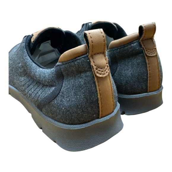 Cloudsteppers by Clarks Gray and Black Sneakers with Lace-Up Design - Picture 3 of 7